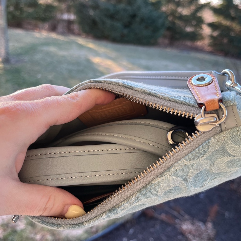Coach swinger 20 signature denim crossbody bag purse silver blue shoulder bag - Picture 3 of 11